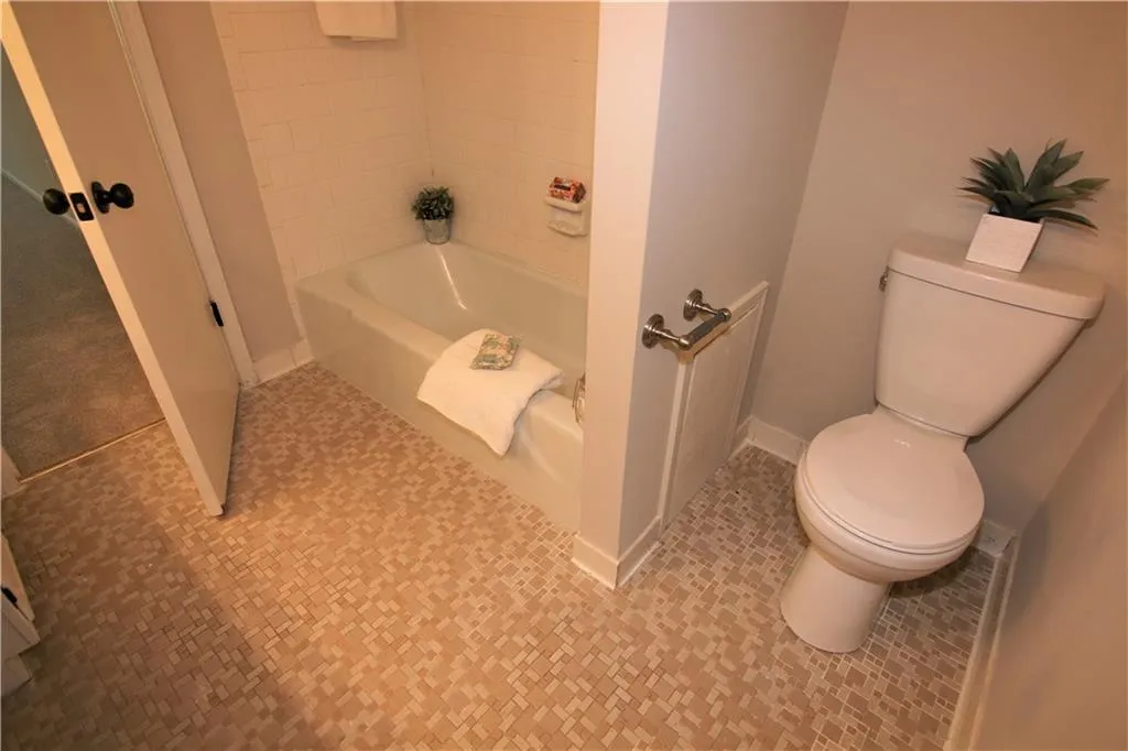6851 Roswell Road Ne Unit F2, Atlanta, Georgia 30328, 2 Bedrooms Bedrooms, ,2 BathroomsBathrooms,Residential,Sold,6851 Roswell Road Ne Unit F2,5879922