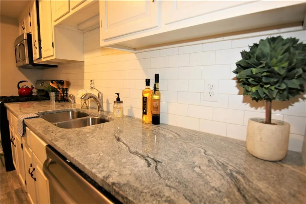 6851 Roswell Road Ne Unit F2, Atlanta, Georgia 30328, 2 Bedrooms Bedrooms, ,2 BathroomsBathrooms,Residential,Sold,6851 Roswell Road Ne Unit F2,5879922
