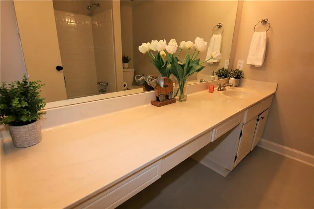6851 Roswell Road Ne Unit F2, Atlanta, Georgia 30328, 2 Bedrooms Bedrooms, ,2 BathroomsBathrooms,Residential,Sold,6851 Roswell Road Ne Unit F2,5879922