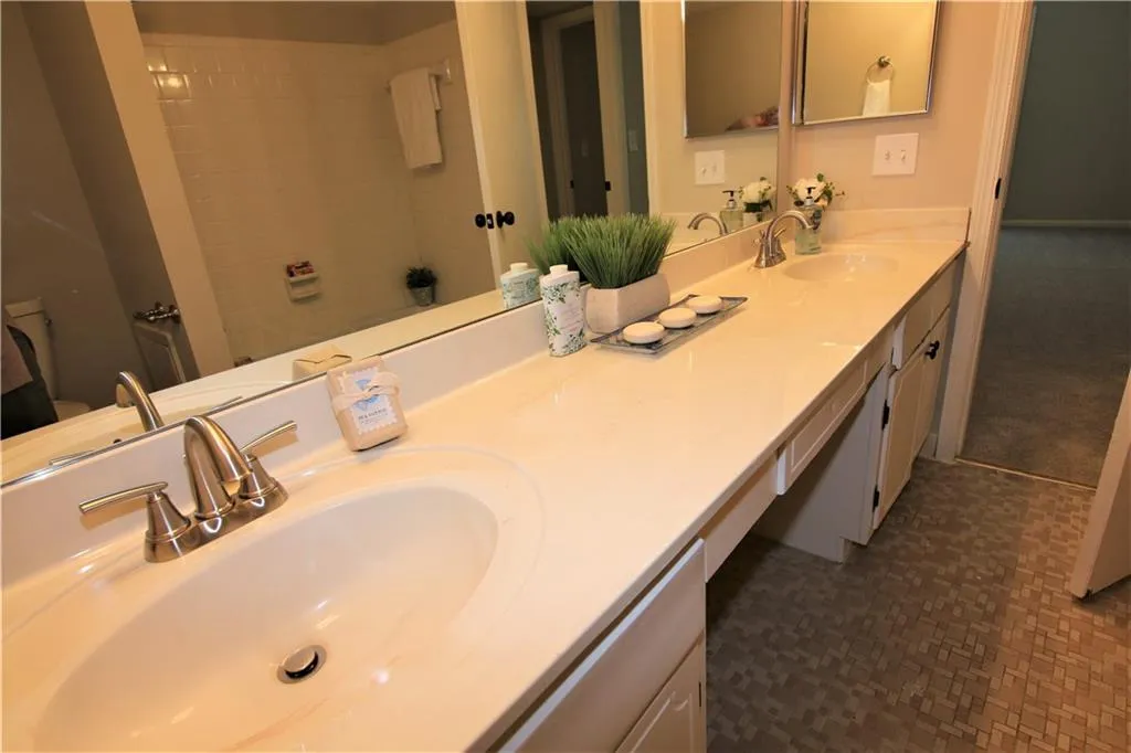 6851 Roswell Road Ne Unit F2, Atlanta, Georgia 30328, 2 Bedrooms Bedrooms, ,2 BathroomsBathrooms,Residential,Sold,6851 Roswell Road Ne Unit F2,5879922
