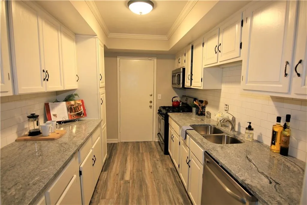 6851 Roswell Road Ne Unit F2, Atlanta, Georgia 30328, 2 Bedrooms Bedrooms, ,2 BathroomsBathrooms,Residential,Sold,6851 Roswell Road Ne Unit F2,5879922