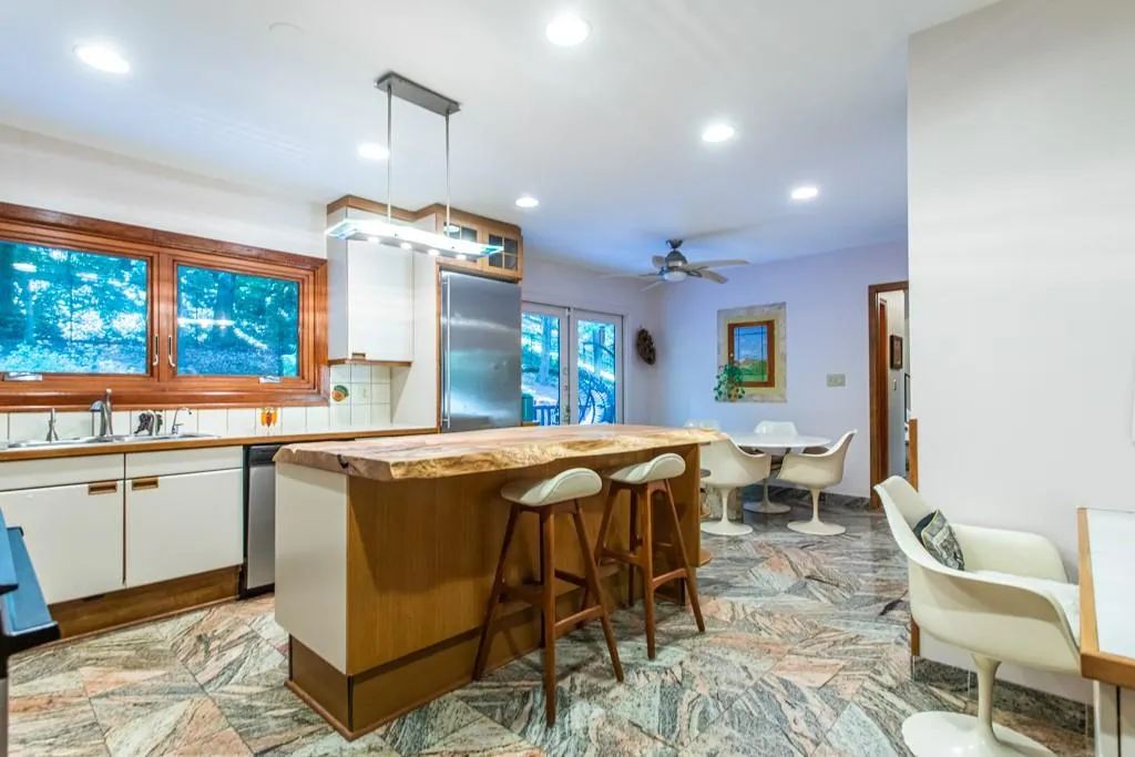 5515 Whitner Drive, Sandy Springs, Georgia 30327, 4 Bedrooms Bedrooms, ,3 BathroomsBathrooms,Residential,Sold,5515 Whitner Drive,7097944