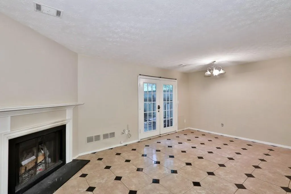3006 Queen Anne Court, Sandy Springs, Georgia 30350, 2 Bedrooms Bedrooms, ,2 BathroomsBathrooms,Residential,Sold,3006 Queen Anne Court,6574233
