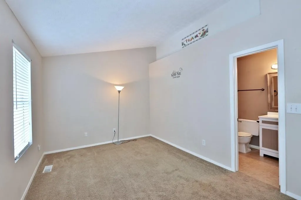 3006 Queen Anne Court, Sandy Springs, Georgia 30350, 2 Bedrooms Bedrooms, ,2 BathroomsBathrooms,Residential,Sold,3006 Queen Anne Court,6574233