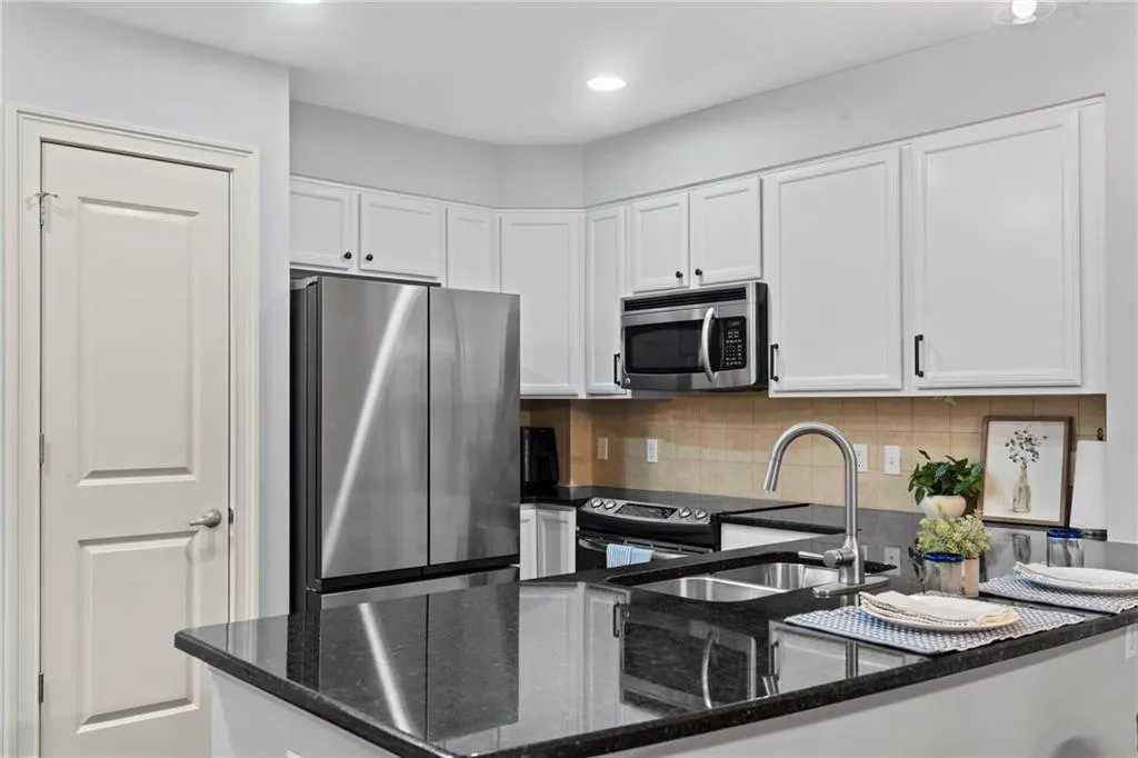 200 River Vista Drive Unit 240, Atlanta, Georgia 30339, 1 Bedroom Bedrooms, ,1 BathroomBathrooms,Residential,For Sale,200 River Vista Drive Unit 240,7711647
