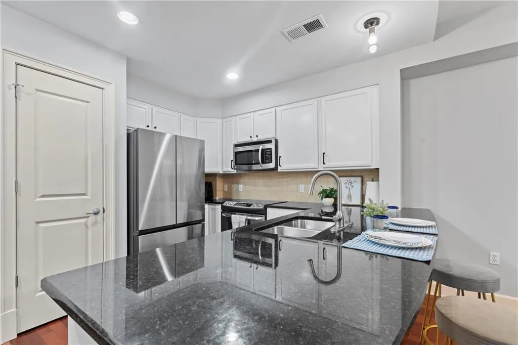 200 River Vista Drive Unit 240, Atlanta, Georgia 30339, 1 Bedroom Bedrooms, ,1 BathroomBathrooms,Residential,For Sale,200 River Vista Drive Unit 240,7711647