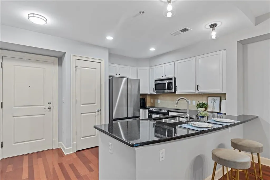 200 River Vista Drive Unit 240, Atlanta, Georgia 30339, 1 Bedroom Bedrooms, ,1 BathroomBathrooms,Residential,For Sale,200 River Vista Drive Unit 240,7711647
