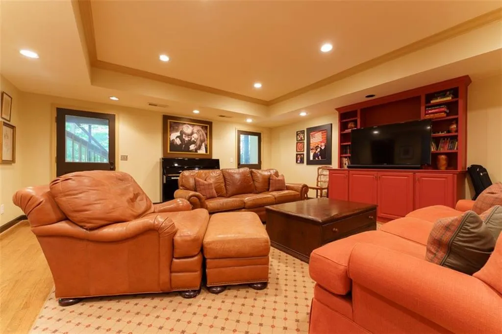 31 Burdette Road, Sandy Springs, Georgia 30327, 6 Bedrooms Bedrooms, ,4 BathroomsBathrooms,Residential,Sold,31 Burdette Road,6986478