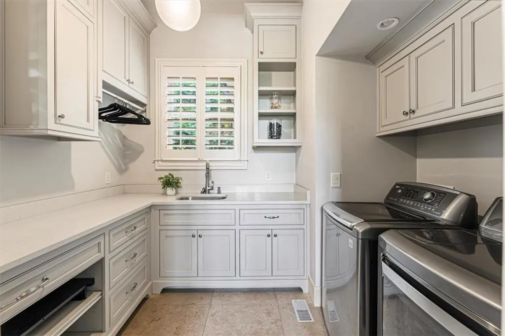 3225 W Paces Park Court Nw, Atlanta, Georgia 30327, 6 Bedrooms Bedrooms, 0 ,6 BathroomsBathrooms,Residential,For Sale,3225 W Paces Park Court Nw,7813185
