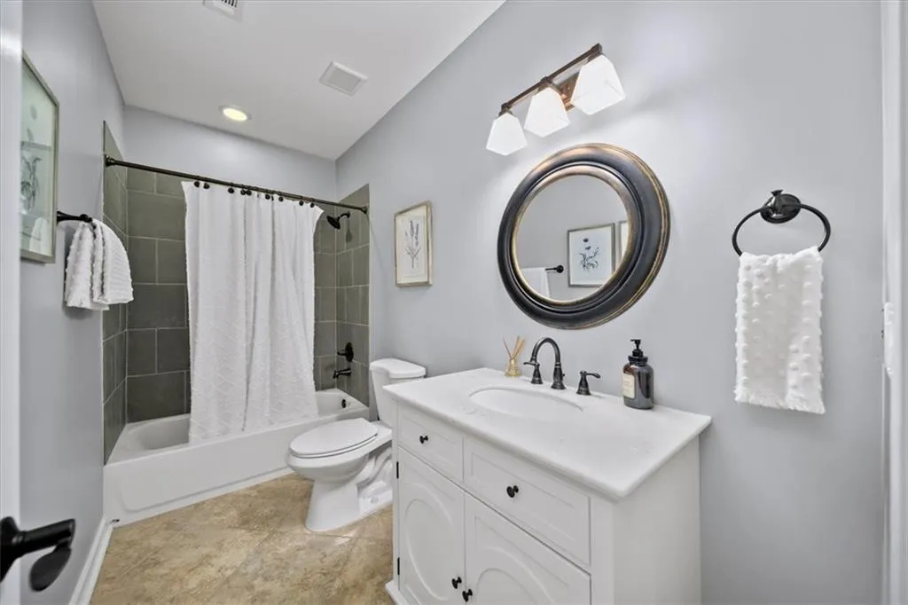 Full bathroom in basement