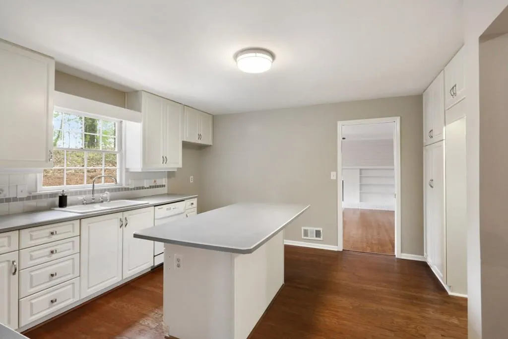 6765 Brandon Mill Road Nw, Sandy Springs, Georgia 30328, 4 Bedrooms Bedrooms, ,2 BathroomsBathrooms,Residential,Sold,6765 Brandon Mill Road Nw,6707919