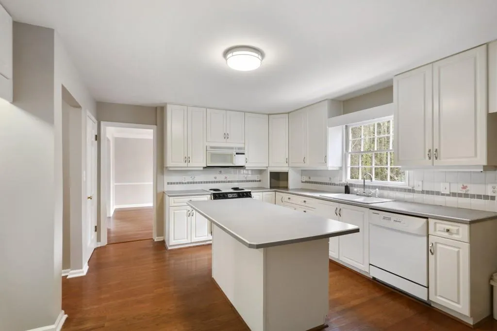 6765 Brandon Mill Road Nw, Sandy Springs, Georgia 30328, 4 Bedrooms Bedrooms, ,2 BathroomsBathrooms,Residential,Sold,6765 Brandon Mill Road Nw,6707919