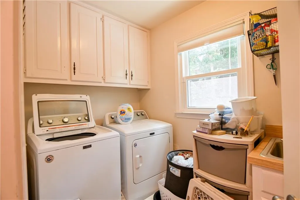 300 Spindle Court, Sandy Springs, Georgia 30350, 4 Bedrooms Bedrooms, ,3 BathroomsBathrooms,Residential,Sold,300 Spindle Court,6765808 300 Spindle Court, Sandy Springs, Georgia 30350, 4 Bedrooms Bedrooms, ,3 BathroomsBathrooms,Residential,Sold,300 Spindle Court,6765808