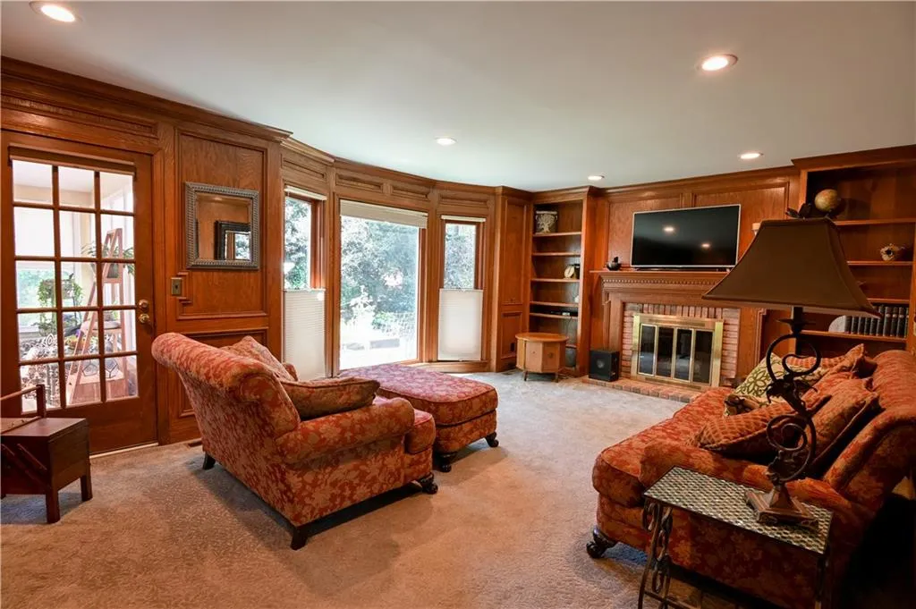 300 Spindle Court, Sandy Springs, Georgia 30350, 4 Bedrooms Bedrooms, ,3 BathroomsBathrooms,Residential,Sold,300 Spindle Court,6765808 300 Spindle Court, Sandy Springs, Georgia 30350, 4 Bedrooms Bedrooms, ,3 BathroomsBathrooms,Residential,Sold,300 Spindle Court,6765808