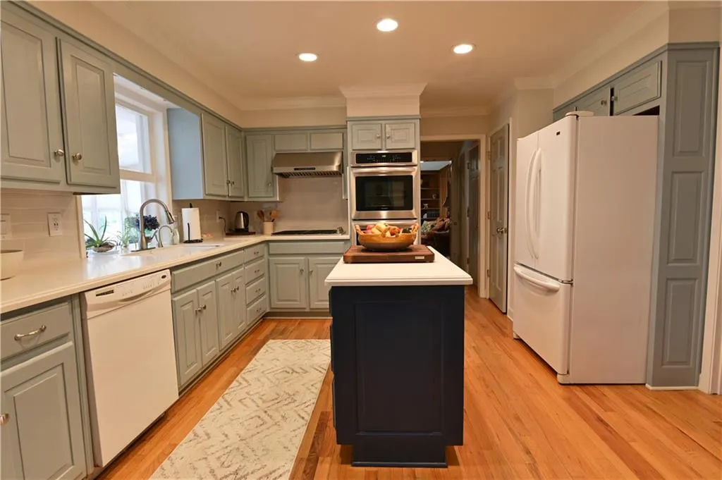 300 Spindle Court, Sandy Springs, Georgia 30350, 4 Bedrooms Bedrooms, ,3 BathroomsBathrooms,Residential,Sold,300 Spindle Court,6765808 300 Spindle Court, Sandy Springs, Georgia 30350, 4 Bedrooms Bedrooms, ,3 BathroomsBathrooms,Residential,Sold,300 Spindle Court,6765808