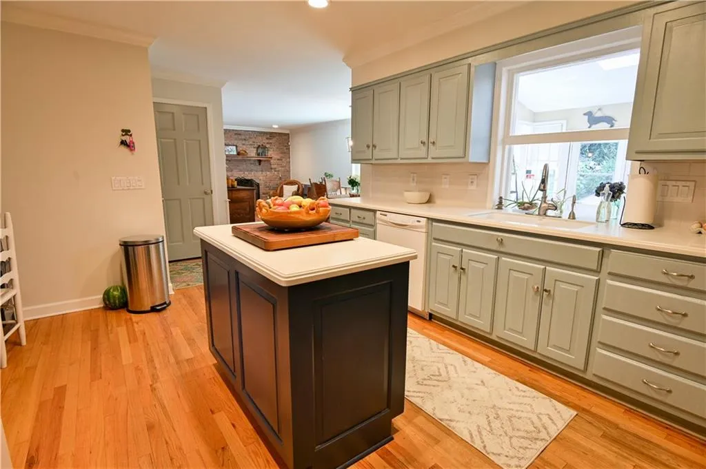 300 Spindle Court, Sandy Springs, Georgia 30350, 4 Bedrooms Bedrooms, ,3 BathroomsBathrooms,Residential,Sold,300 Spindle Court,6765808 300 Spindle Court, Sandy Springs, Georgia 30350, 4 Bedrooms Bedrooms, ,3 BathroomsBathrooms,Residential,Sold,300 Spindle Court,6765808