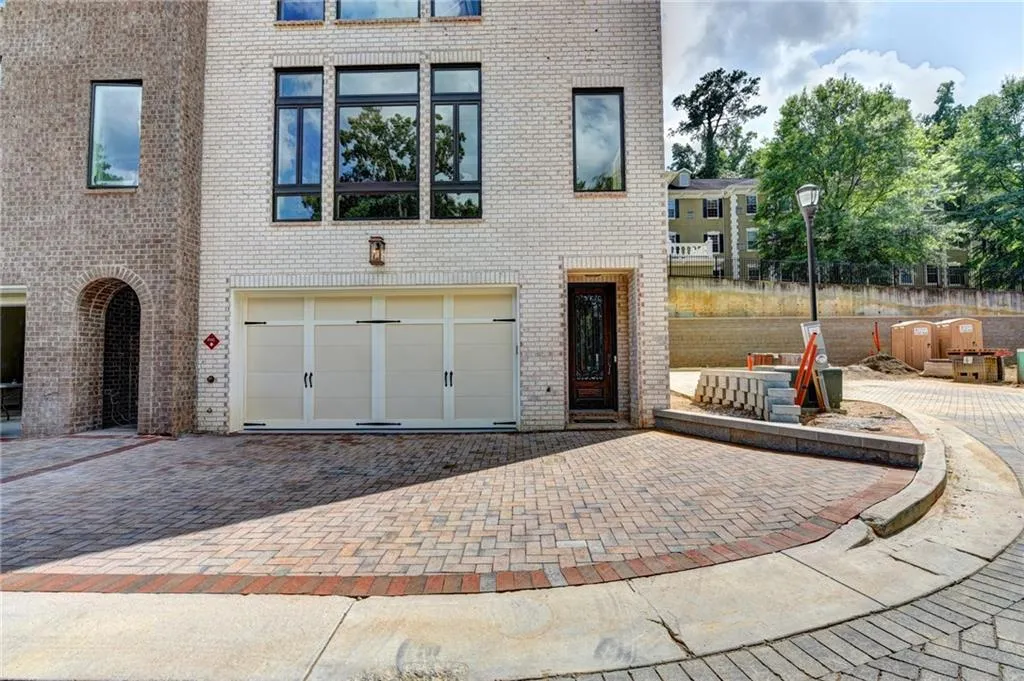 749 Lenox Lane Unit 07, Atlanta, Georgia 30324, 3 Bedrooms Bedrooms, ,4 BathroomsBathrooms,Residential,Sold,749 Lenox Lane Unit 07,5896290