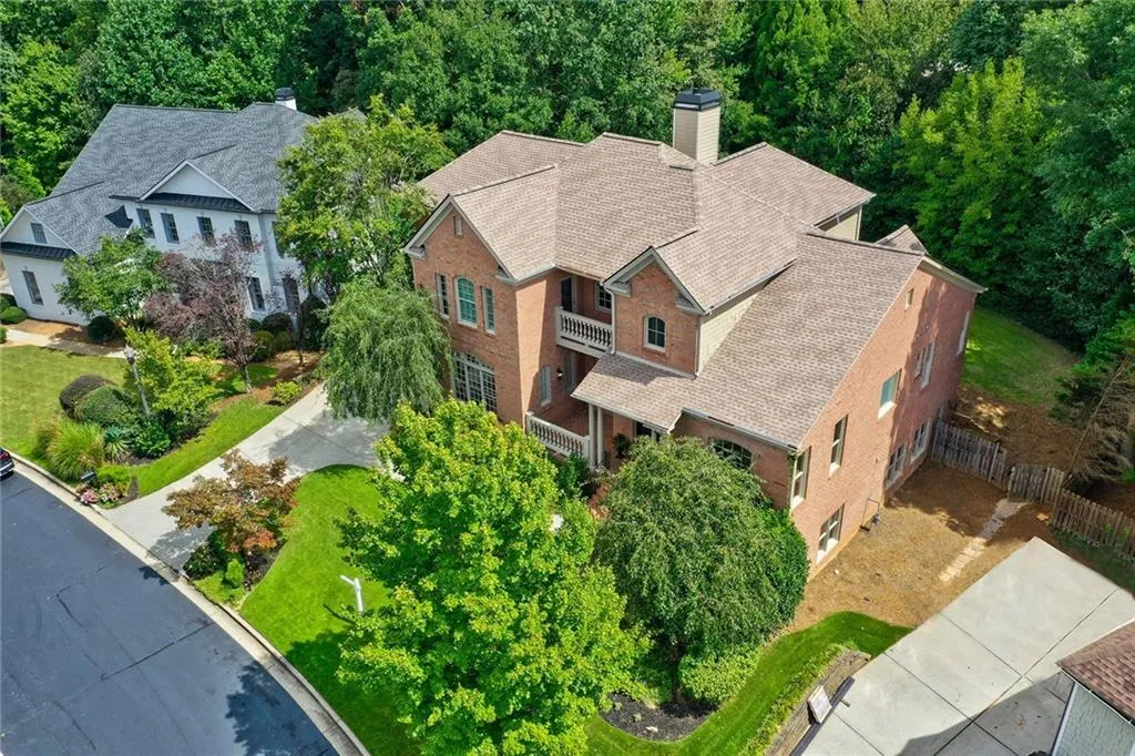 790 Lake Summit Drive, Atlanta, Georgia 30342, 5 Bedrooms Bedrooms, ,4 BathroomsBathrooms,Residential,Sold,790 Lake Summit Drive,6789864