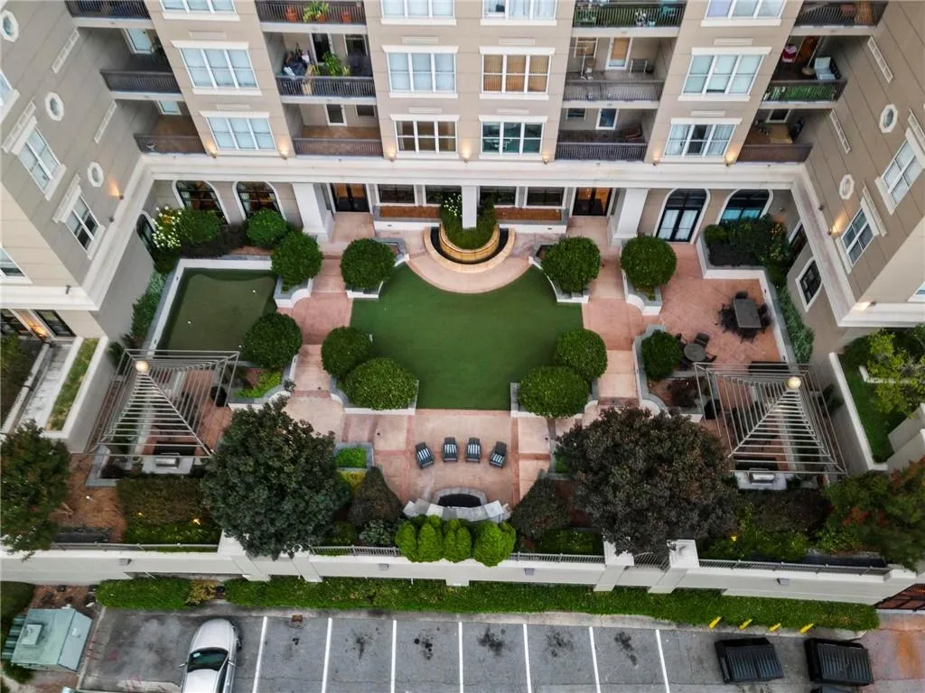 Bird's eye view of apartment complex