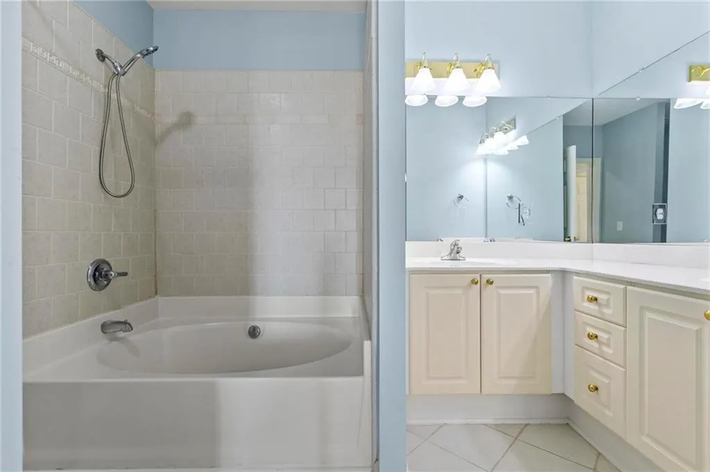 Guest bath with two sinks