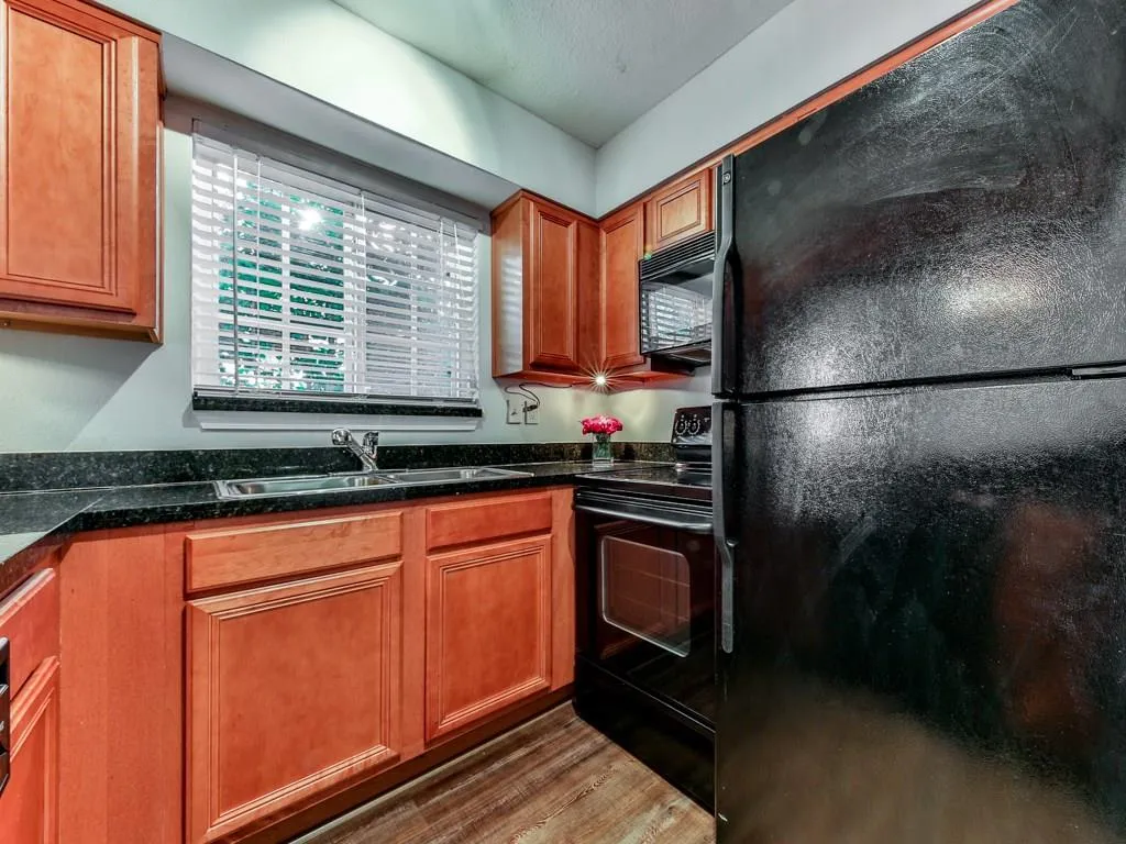 6940 Roswell Road Unit 12e, Sandy Springs, Georgia 30328, 2 Bedrooms Bedrooms, ,1 BathroomBathrooms,Residential,Sold,6940 Roswell Road Unit 12e,5759335
