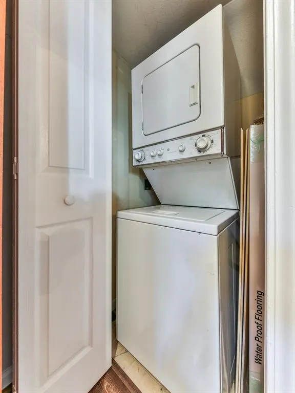 6940 Roswell Road Unit 12e, Sandy Springs, Georgia 30328, 2 Bedrooms Bedrooms, ,1 BathroomBathrooms,Residential,Sold,6940 Roswell Road Unit 12e,5759335