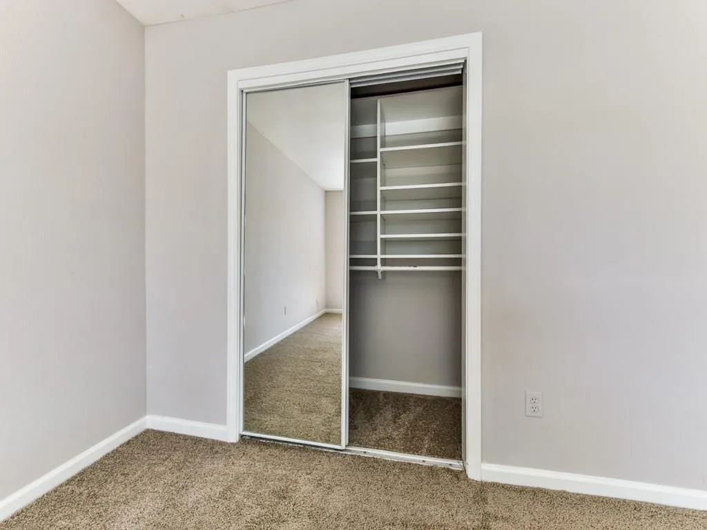 6940 Roswell Road Unit 12e, Sandy Springs, Georgia 30328, 2 Bedrooms Bedrooms, ,1 BathroomBathrooms,Residential,Sold,6940 Roswell Road Unit 12e,5759335