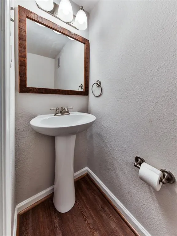 6940 Roswell Road Unit 12e, Sandy Springs, Georgia 30328, 2 Bedrooms Bedrooms, ,1 BathroomBathrooms,Residential,Sold,6940 Roswell Road Unit 12e,5759335