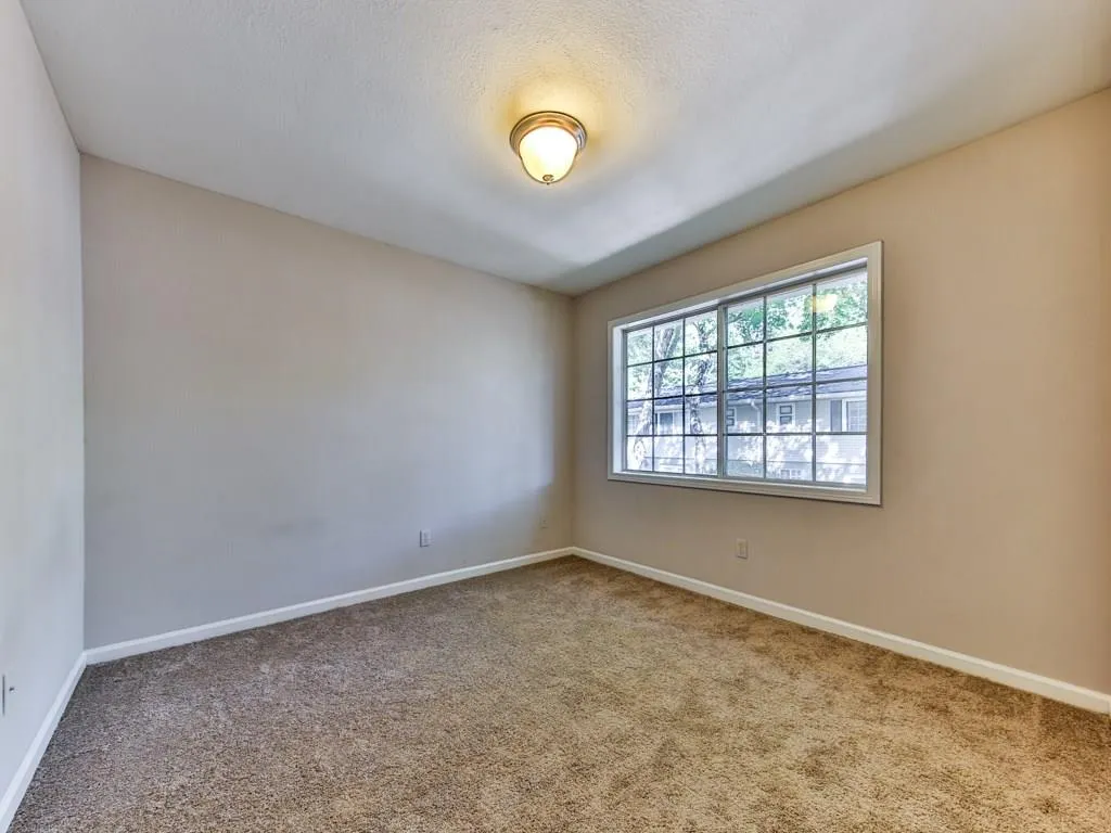 6940 Roswell Road Unit 12e, Sandy Springs, Georgia 30328, 2 Bedrooms Bedrooms, ,1 BathroomBathrooms,Residential,Sold,6940 Roswell Road Unit 12e,5759335
