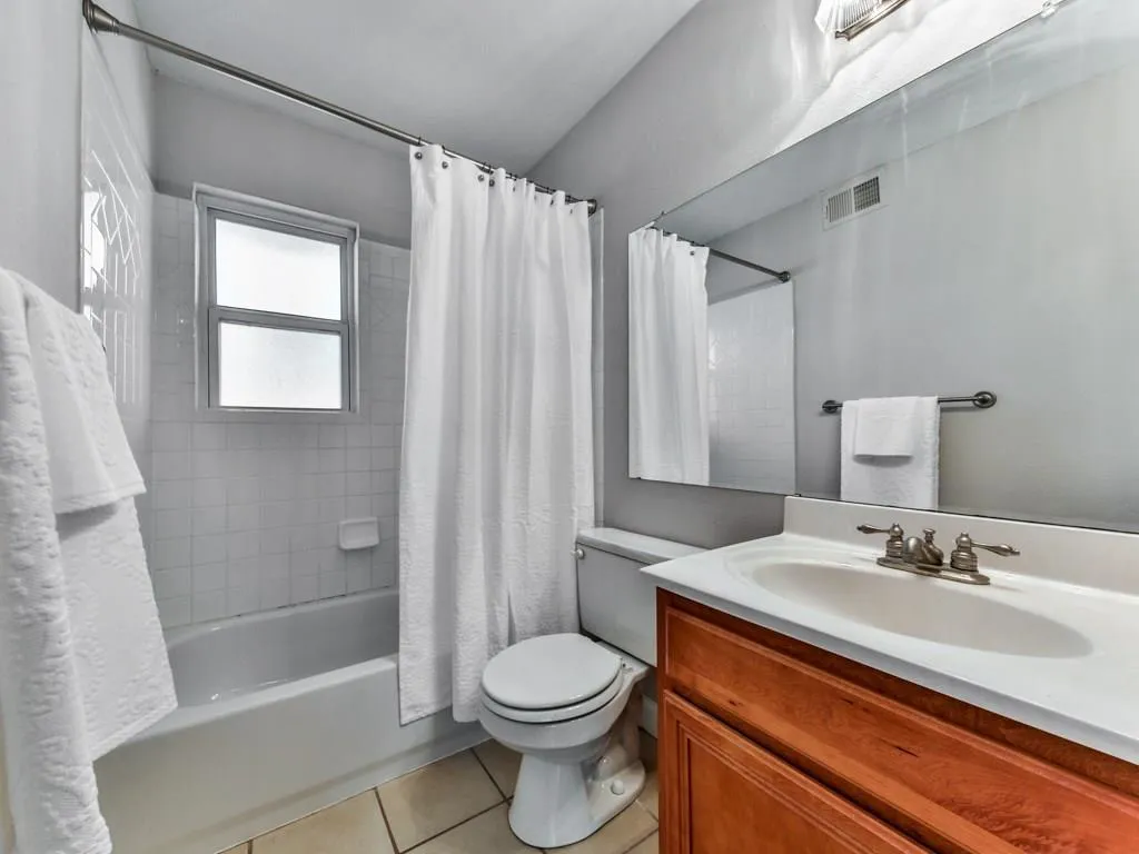 6940 Roswell Road Unit 12e, Sandy Springs, Georgia 30328, 2 Bedrooms Bedrooms, ,1 BathroomBathrooms,Residential,Sold,6940 Roswell Road Unit 12e,5759335