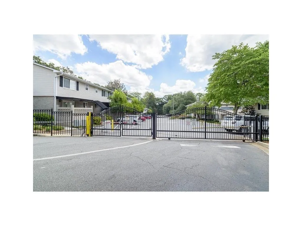 6940 Roswell Road Unit 12e, Sandy Springs, Georgia 30328, 2 Bedrooms Bedrooms, ,1 BathroomBathrooms,Residential,Sold,6940 Roswell Road Unit 12e,5759335