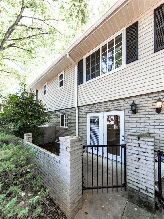6940 Roswell Road Unit 12e, Sandy Springs, Georgia 30328, 2 Bedrooms Bedrooms, ,1 BathroomBathrooms,Residential,Sold,6940 Roswell Road Unit 12e,5759335