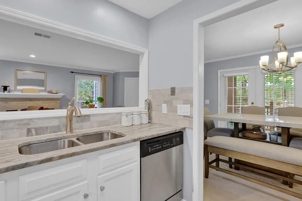810 Abingdon Way, Sandy Springs, Georgia 30328, 1 Bedroom Bedrooms, ,1 BathroomBathrooms,Residential,Sold,810 Abingdon Way,7219313