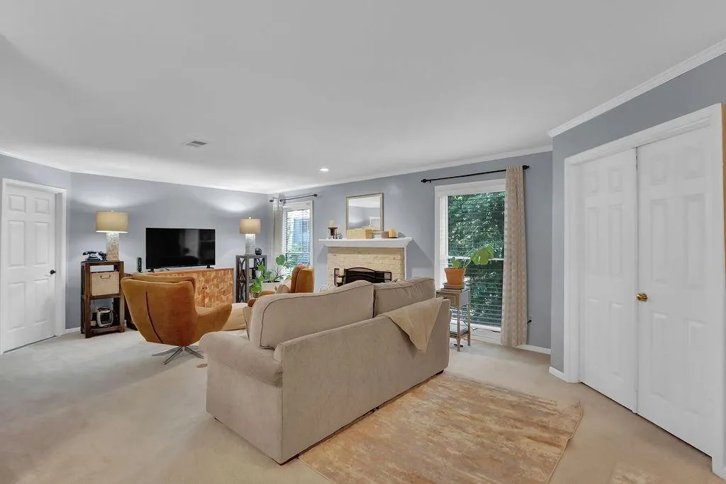 810 Abingdon Way, Sandy Springs, Georgia 30328, 1 Bedroom Bedrooms, ,1 BathroomBathrooms,Residential,Sold,810 Abingdon Way,7219313