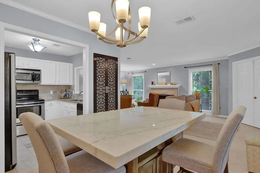 810 Abingdon Way, Sandy Springs, Georgia 30328, 1 Bedroom Bedrooms, ,1 BathroomBathrooms,Residential,Sold,810 Abingdon Way,7219313