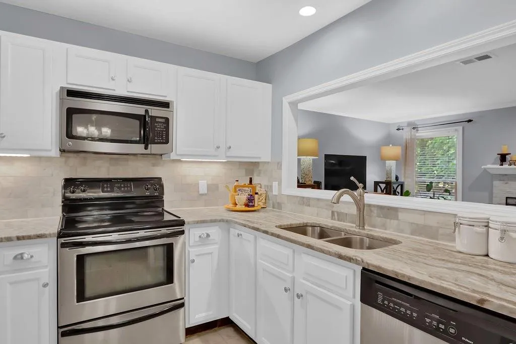 810 Abingdon Way, Sandy Springs, Georgia 30328, 1 Bedroom Bedrooms, ,1 BathroomBathrooms,Residential,Sold,810 Abingdon Way,7219313