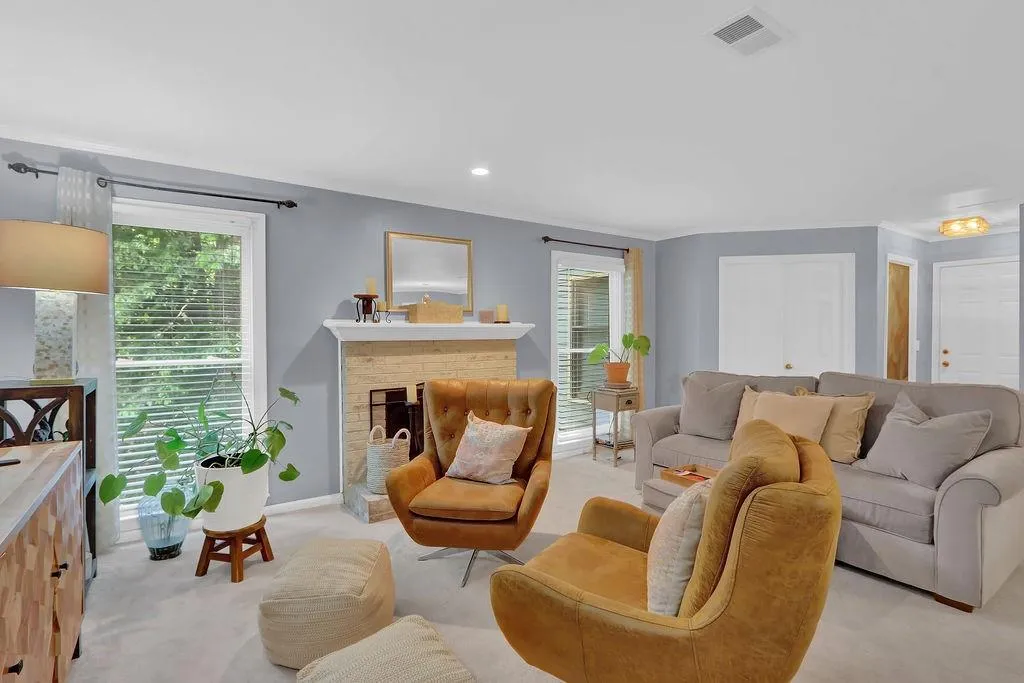 810 Abingdon Way, Sandy Springs, Georgia 30328, 1 Bedroom Bedrooms, ,1 BathroomBathrooms,Residential,Sold,810 Abingdon Way,7219313