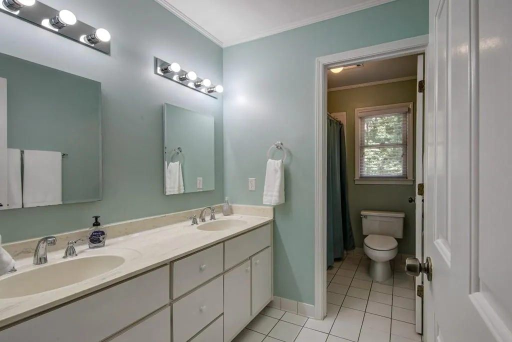 220 Brandon Place, Sandy Springs, Georgia 30328, 6 Bedrooms Bedrooms, ,3 BathroomsBathrooms,Residential,Sold,220 Brandon Place,6758412