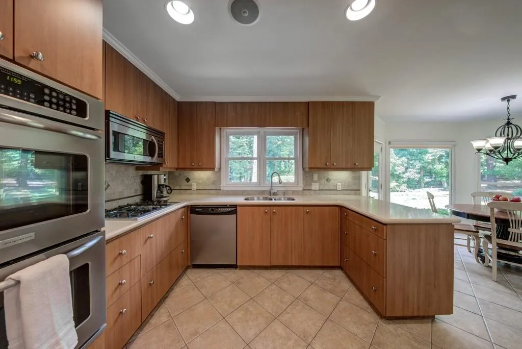 220 Brandon Place, Sandy Springs, Georgia 30328, 6 Bedrooms Bedrooms, ,3 BathroomsBathrooms,Residential,Sold,220 Brandon Place,6758412