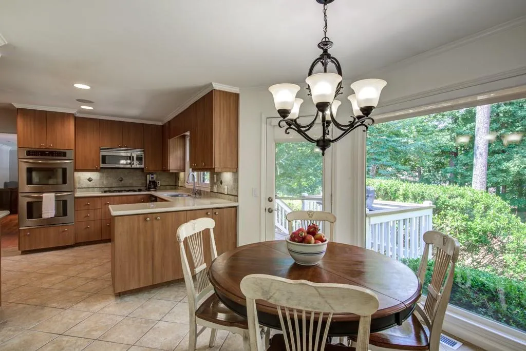 220 Brandon Place, Sandy Springs, Georgia 30328, 6 Bedrooms Bedrooms, ,3 BathroomsBathrooms,Residential,Sold,220 Brandon Place,6758412