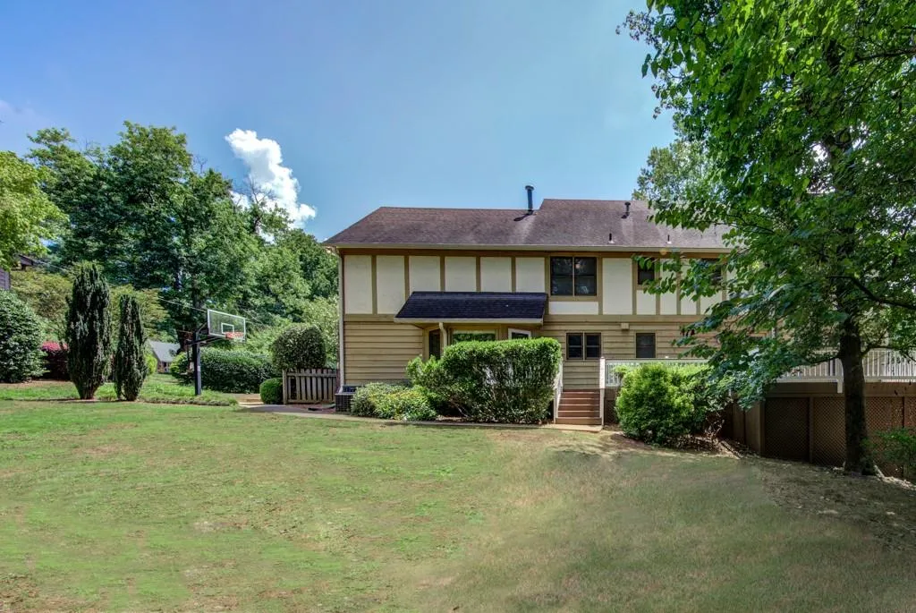 220 Brandon Place, Sandy Springs, Georgia 30328, 6 Bedrooms Bedrooms, ,3 BathroomsBathrooms,Residential,Sold,220 Brandon Place,6758412