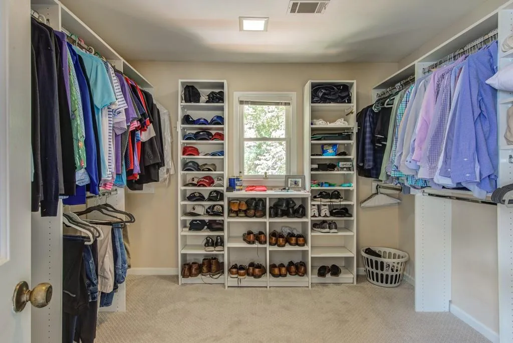 220 Brandon Place, Sandy Springs, Georgia 30328, 6 Bedrooms Bedrooms, ,3 BathroomsBathrooms,Residential,Sold,220 Brandon Place,6758412