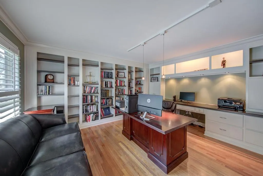 220 Brandon Place, Sandy Springs, Georgia 30328, 6 Bedrooms Bedrooms, ,3 BathroomsBathrooms,Residential,Sold,220 Brandon Place,6758412