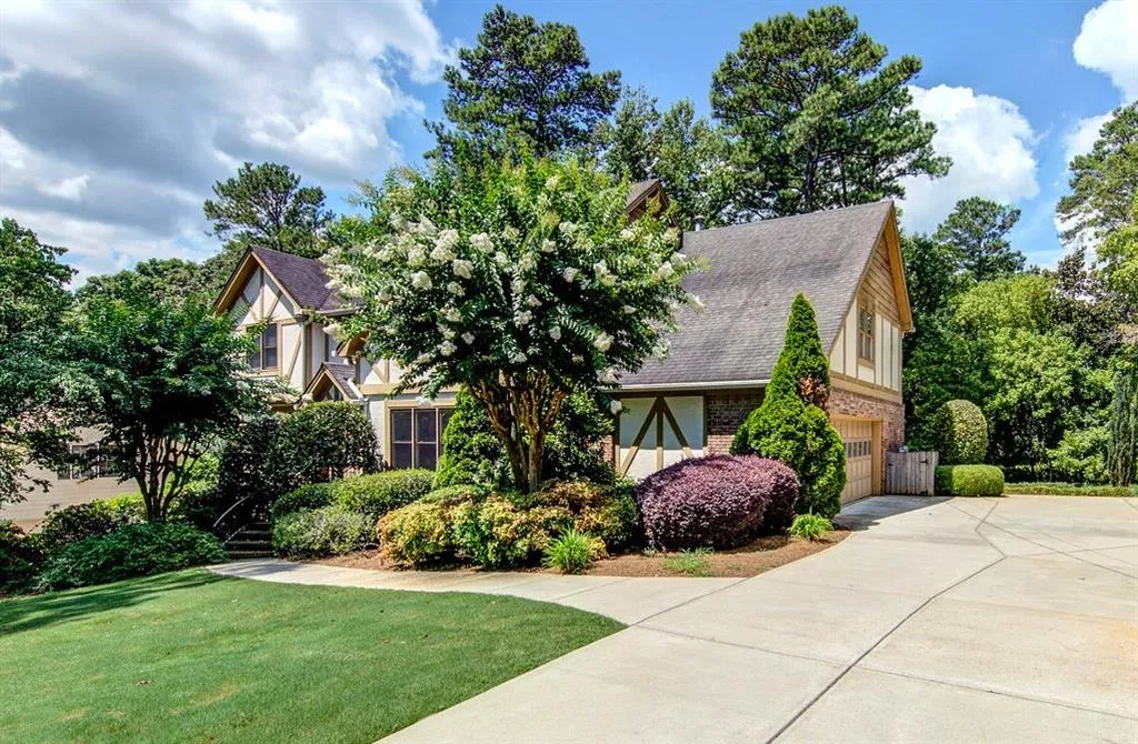 220 Brandon Place, Sandy Springs, Georgia 30328, 6 Bedrooms Bedrooms, ,3 BathroomsBathrooms,Residential,Sold,220 Brandon Place,6758412