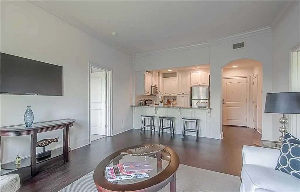 2277 Peachtree Road Ne Unit 305, Atlanta, Georgia 30309, 2 Bedrooms Bedrooms, ,2 BathroomsBathrooms,Residential,Sold,2277 Peachtree Road Ne Unit 305,6035091