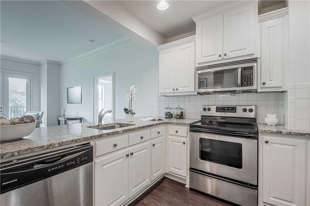 2277 Peachtree Road Ne Unit 305, Atlanta, Georgia 30309, 2 Bedrooms Bedrooms, ,2 BathroomsBathrooms,Residential,Sold,2277 Peachtree Road Ne Unit 305,6035091