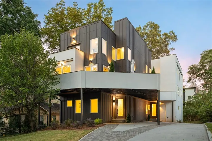 Front view of property