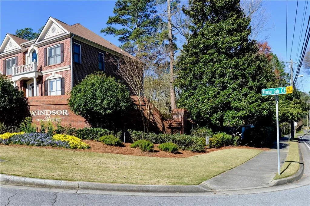 4575 Windsor Gate Court, Sandy Springs, Georgia 30342, 5 Bedrooms Bedrooms, ,3 BathroomsBathrooms,Residential,Sold,4575 Windsor Gate Court,6731182