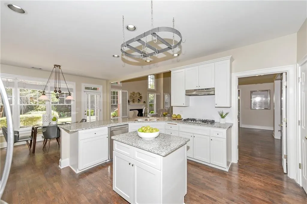4575 Windsor Gate Court, Sandy Springs, Georgia 30342, 5 Bedrooms Bedrooms, ,3 BathroomsBathrooms,Residential,Sold,4575 Windsor Gate Court,6731182