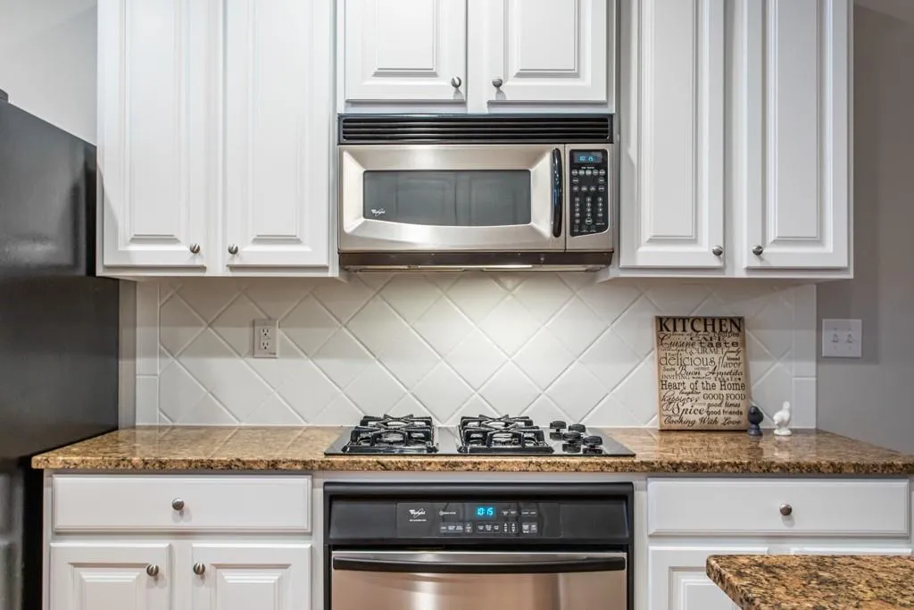 630 Pember Point, Sandy Springs, Georgia 30350, 3 Bedrooms Bedrooms, ,3 BathroomsBathrooms,Residential,Sold,630 Pember Point,6938051